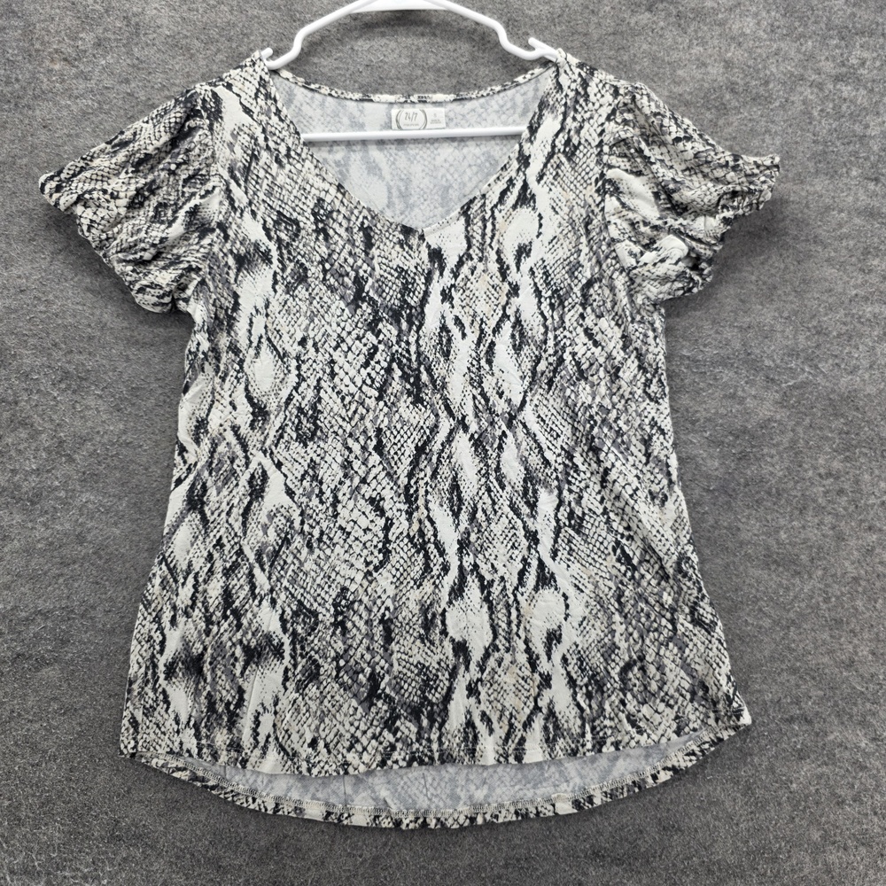 Maurices Shirt Womens Small Black White Snakeskin Print Stretch Short Sleeve Top